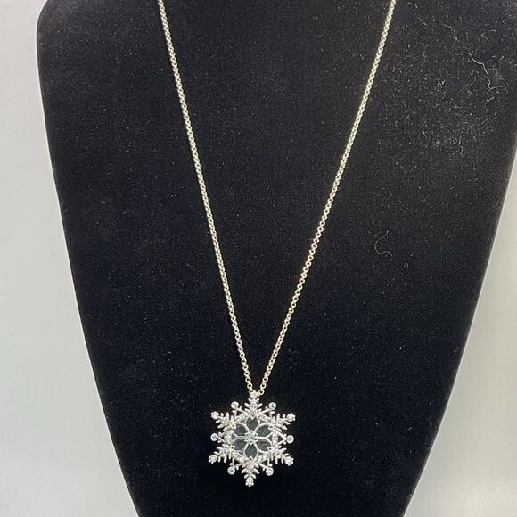 Origami Owl Silver Toned Snowflake Locket with Crystals on Origami Owl Chain - Picture 1 of 7